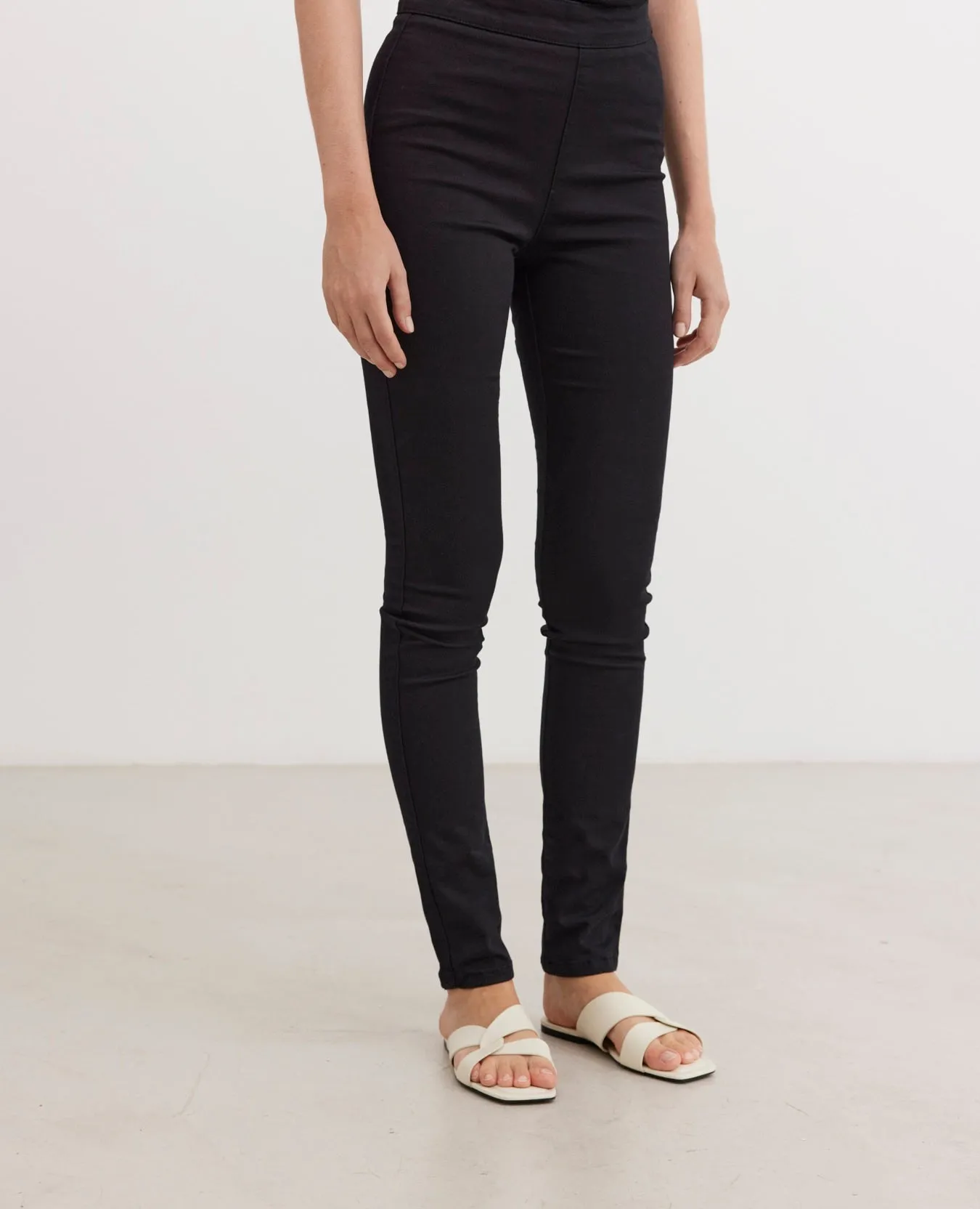 ELLANN STRETCHY BASIC TROUSERS