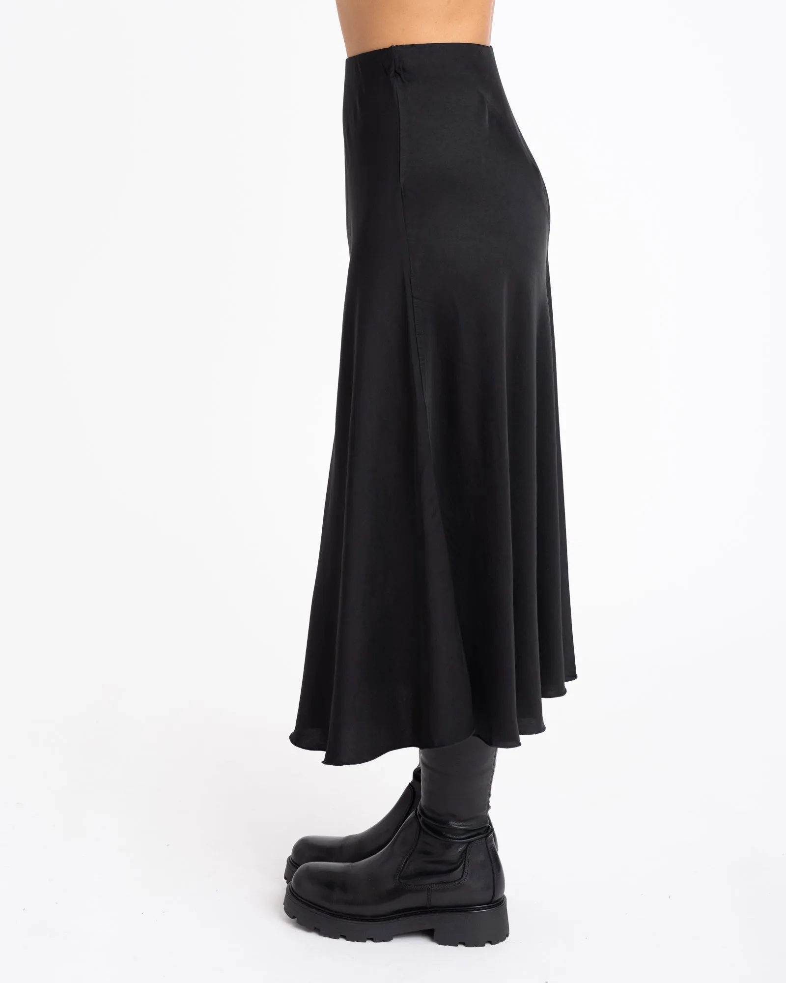 TILTIL Flowy Skirt Satin Black
