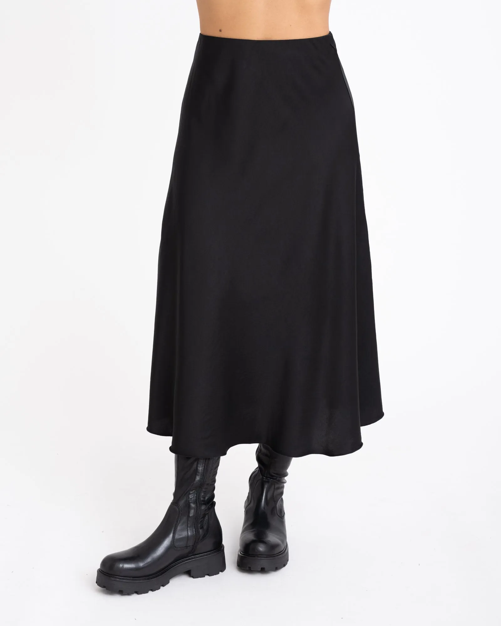 TILTIL Flowy Skirt Satin Black