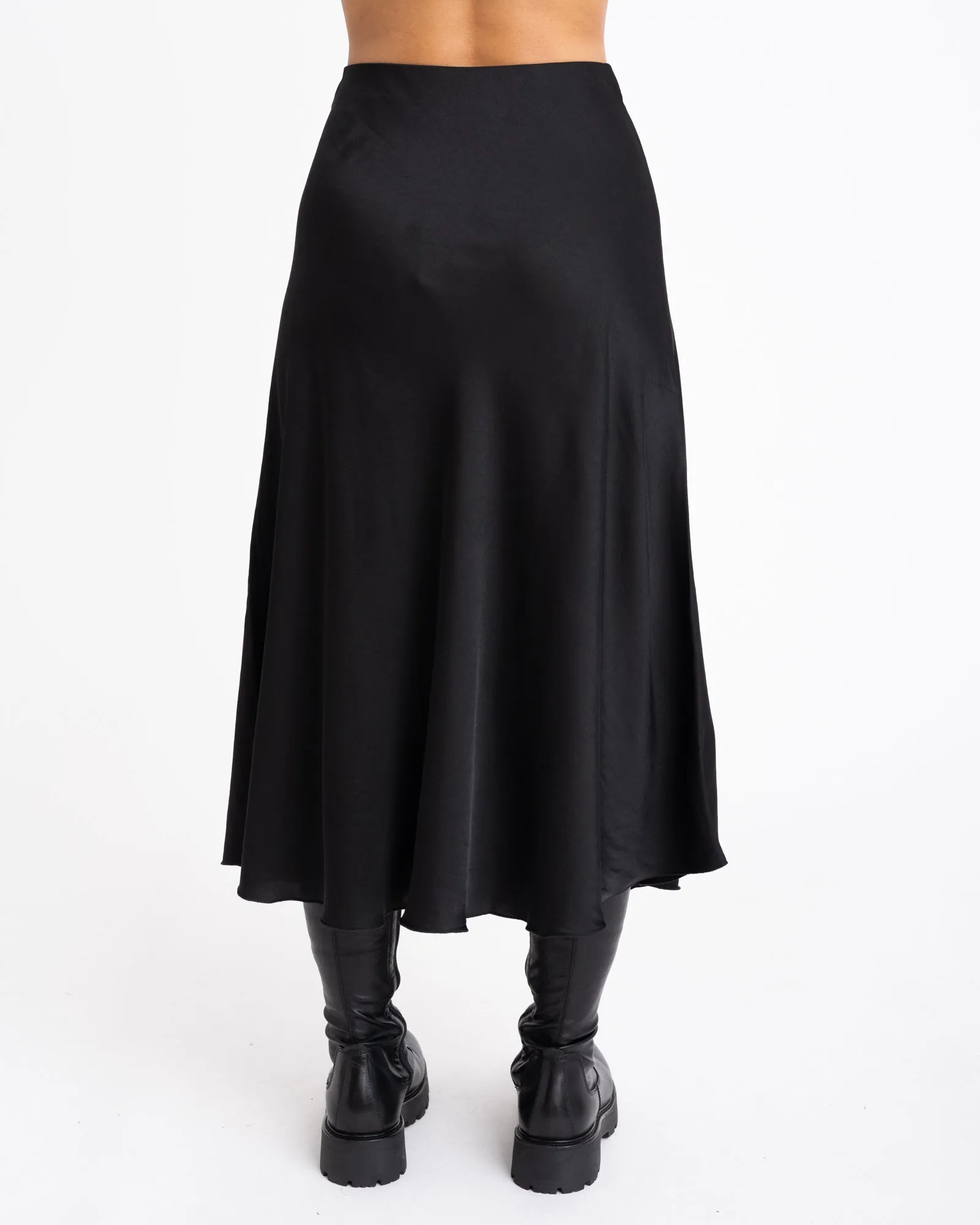 TILTIL Flowy Skirt Satin Black