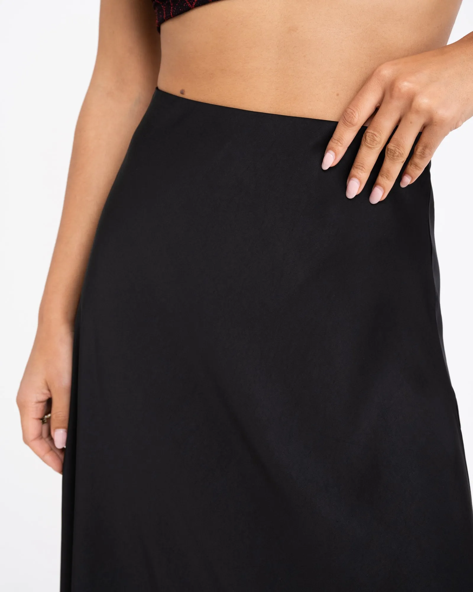 TILTIL Flowy Skirt Satin Black