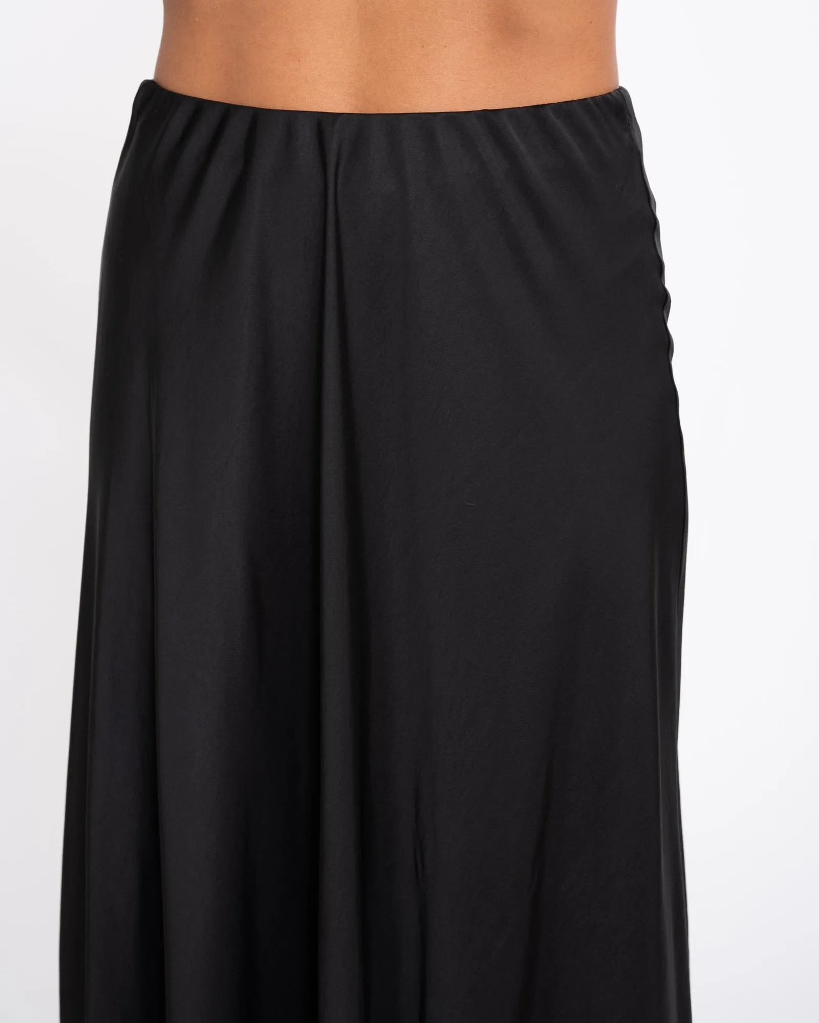 TILTIL Flowy Skirt Satin Black