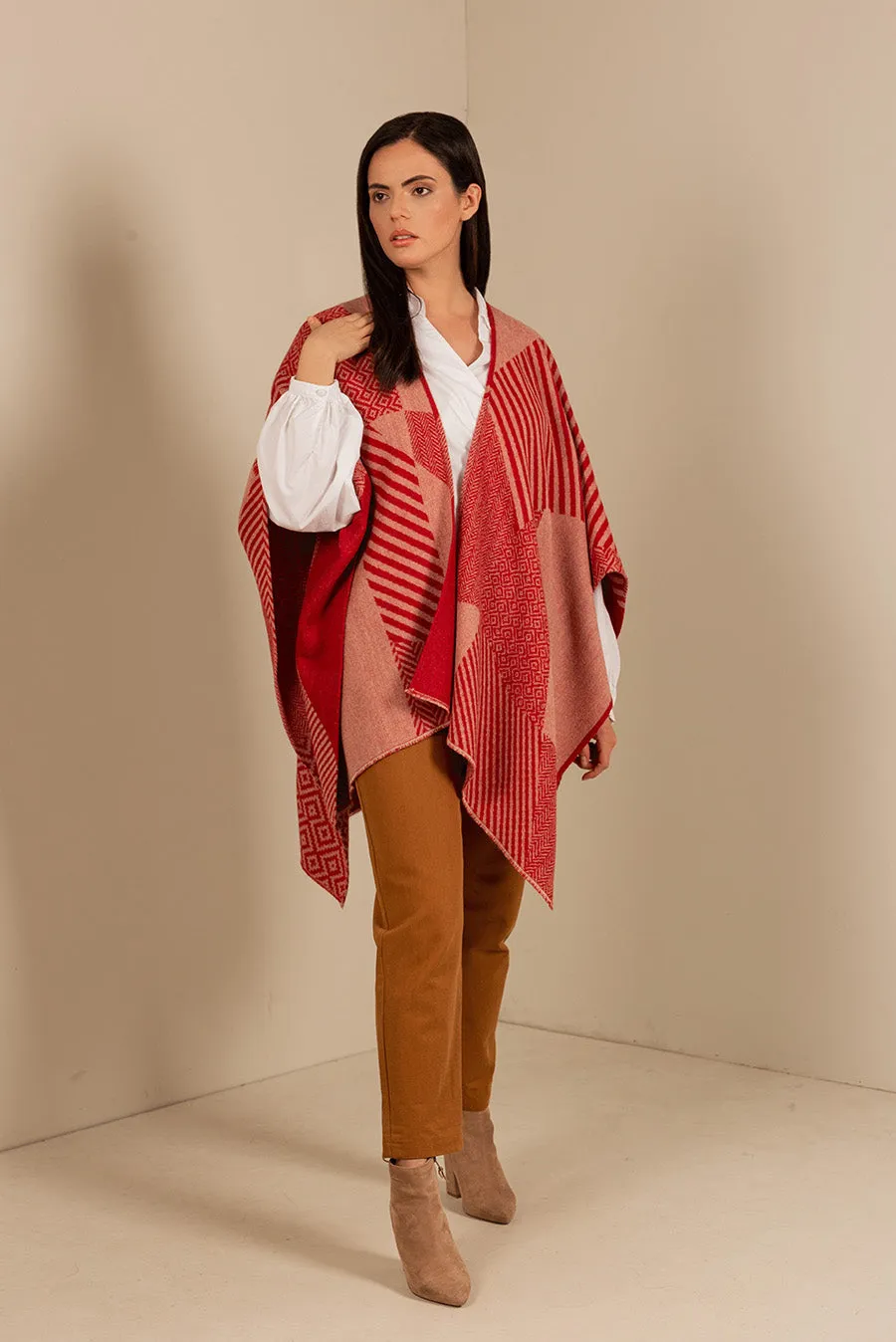 Urubu Cape Baby Alpaca Color Red