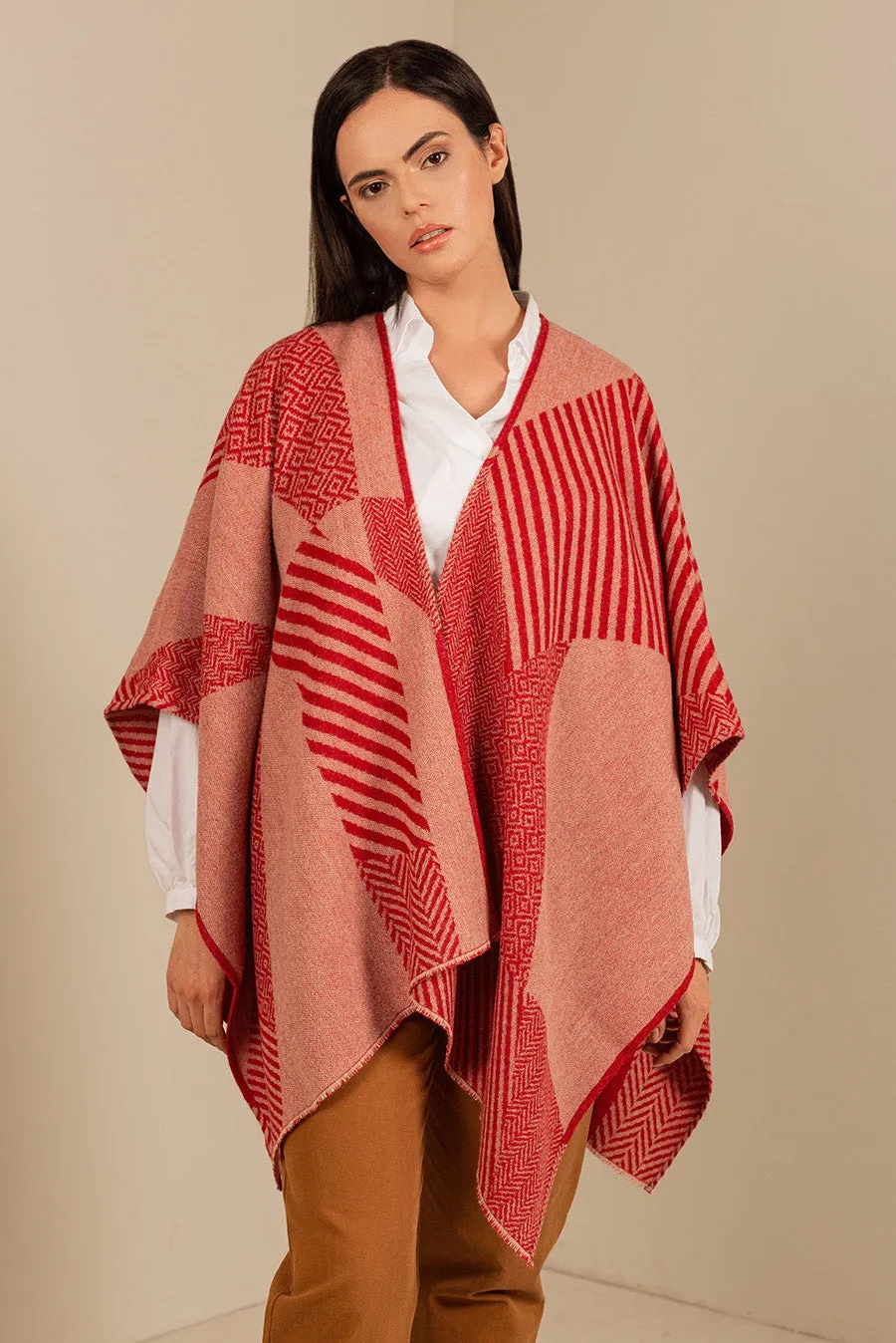 Urubu Cape Baby Alpaca Color Red