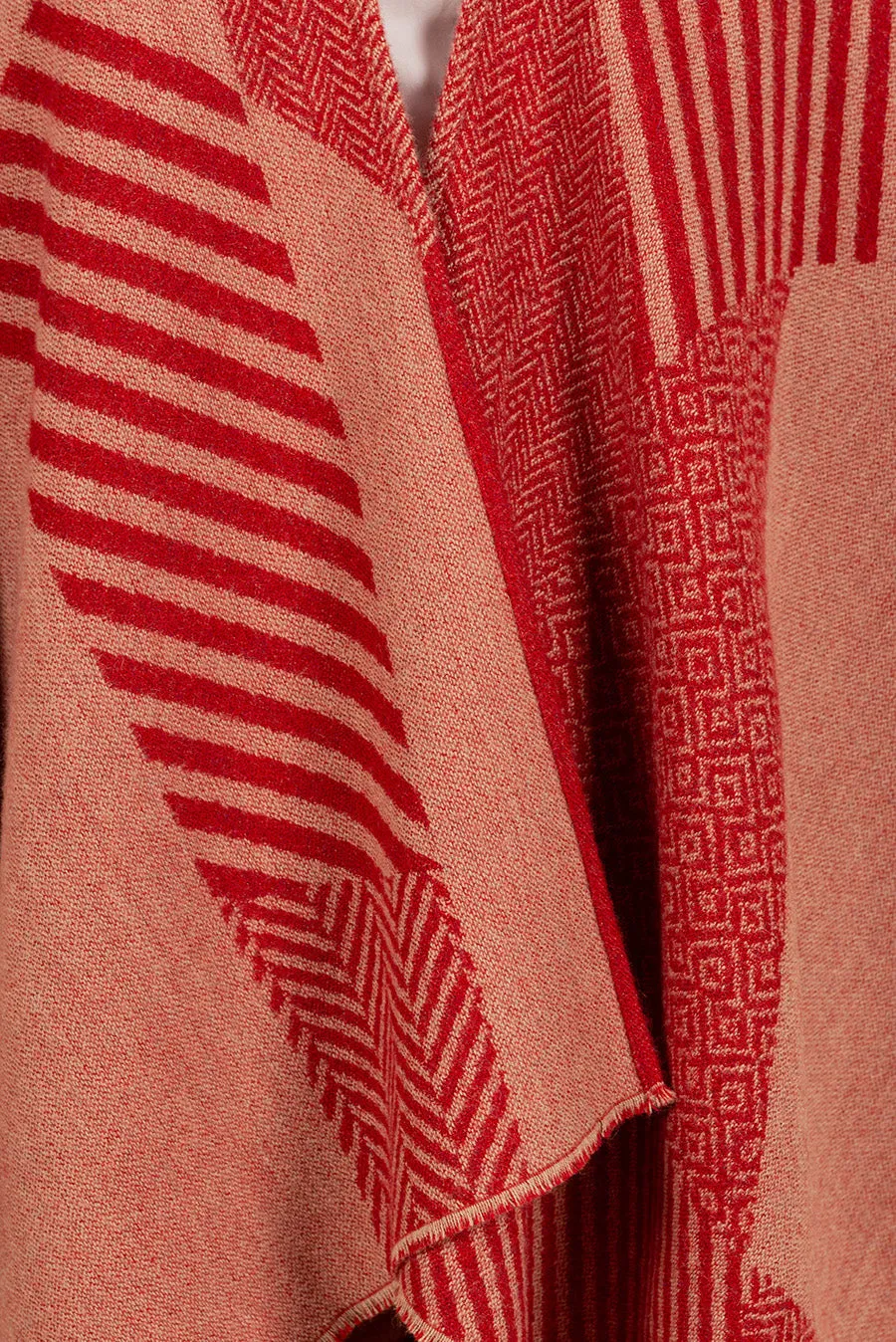 Urubu Cape Baby Alpaca Color Red